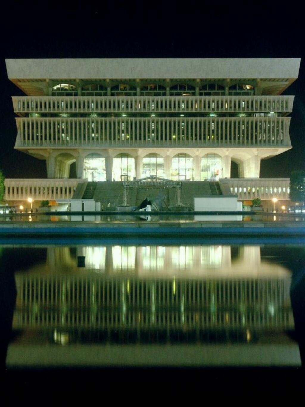 Photo: Library Reflects