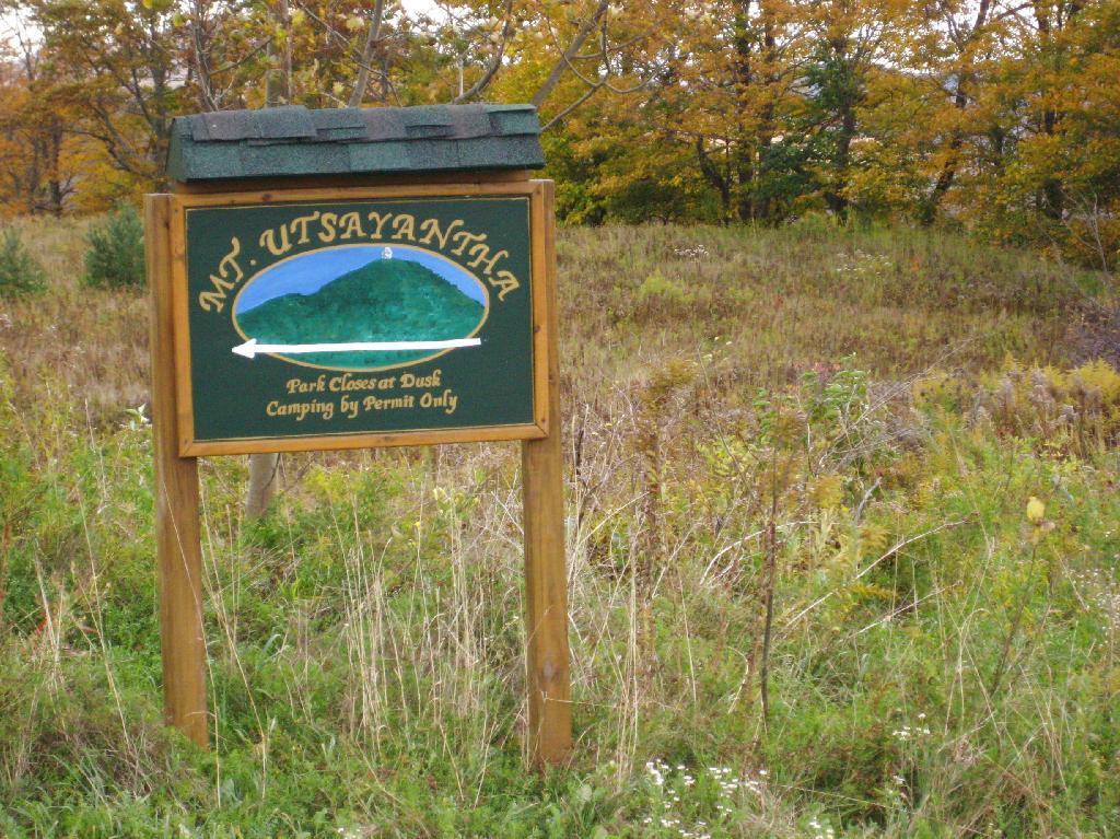 Photo: Sign for Mountain