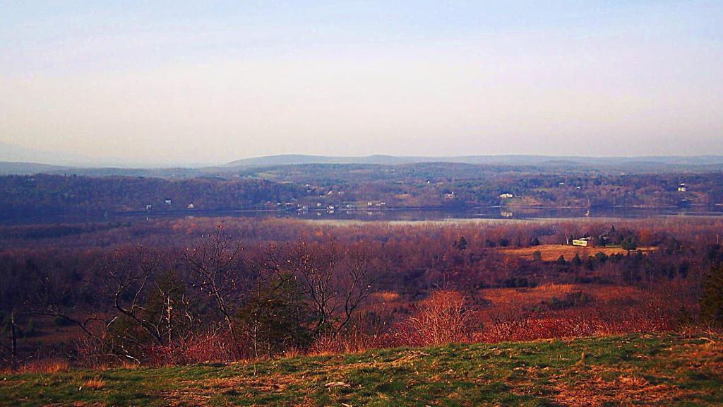 Photo: North Along the Hudson