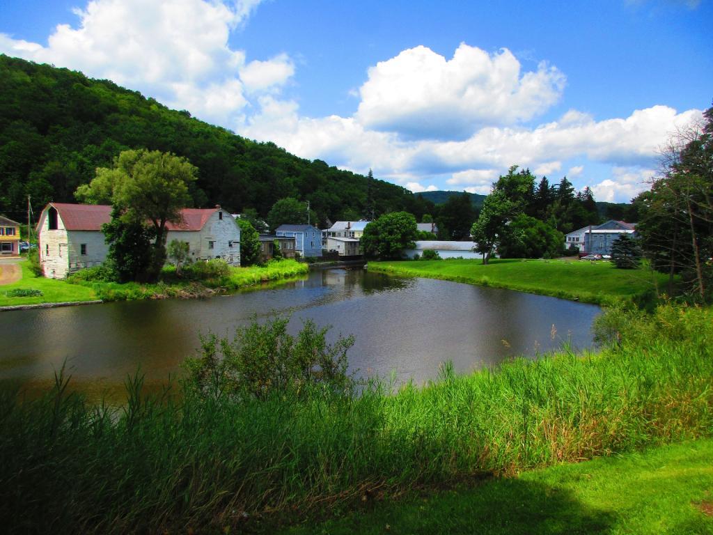 Photo: Hobart Pond Photo: Hobart Pond