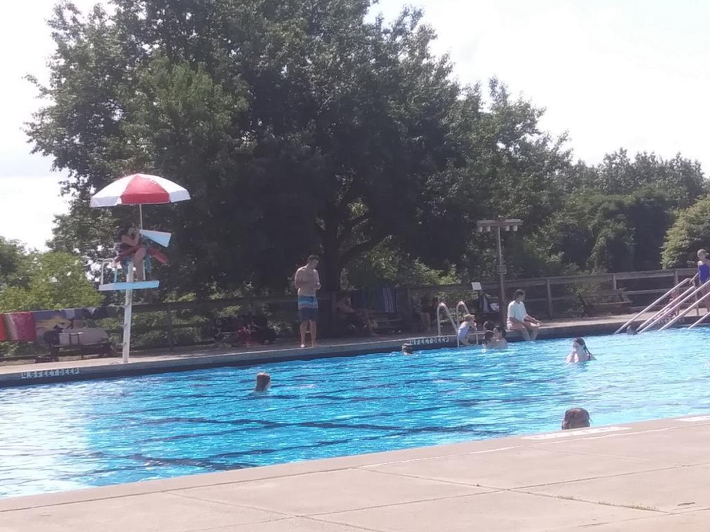 Photo: Definitely a really nice day at the pool 🏊🏻‍♂️