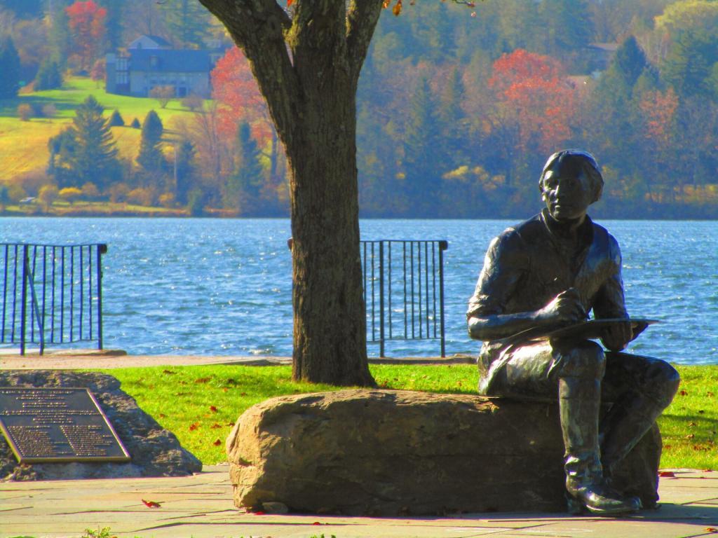 Photo: Lincklean Statue